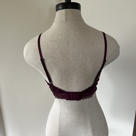 Victoria’s Secret Lace Wireless Bralette - Picture 2 of 2